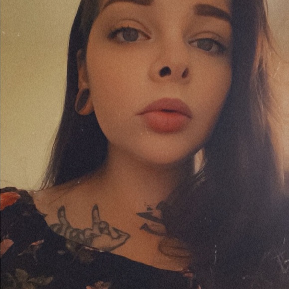 Live listing 💕💕 - Picture 2 of 4